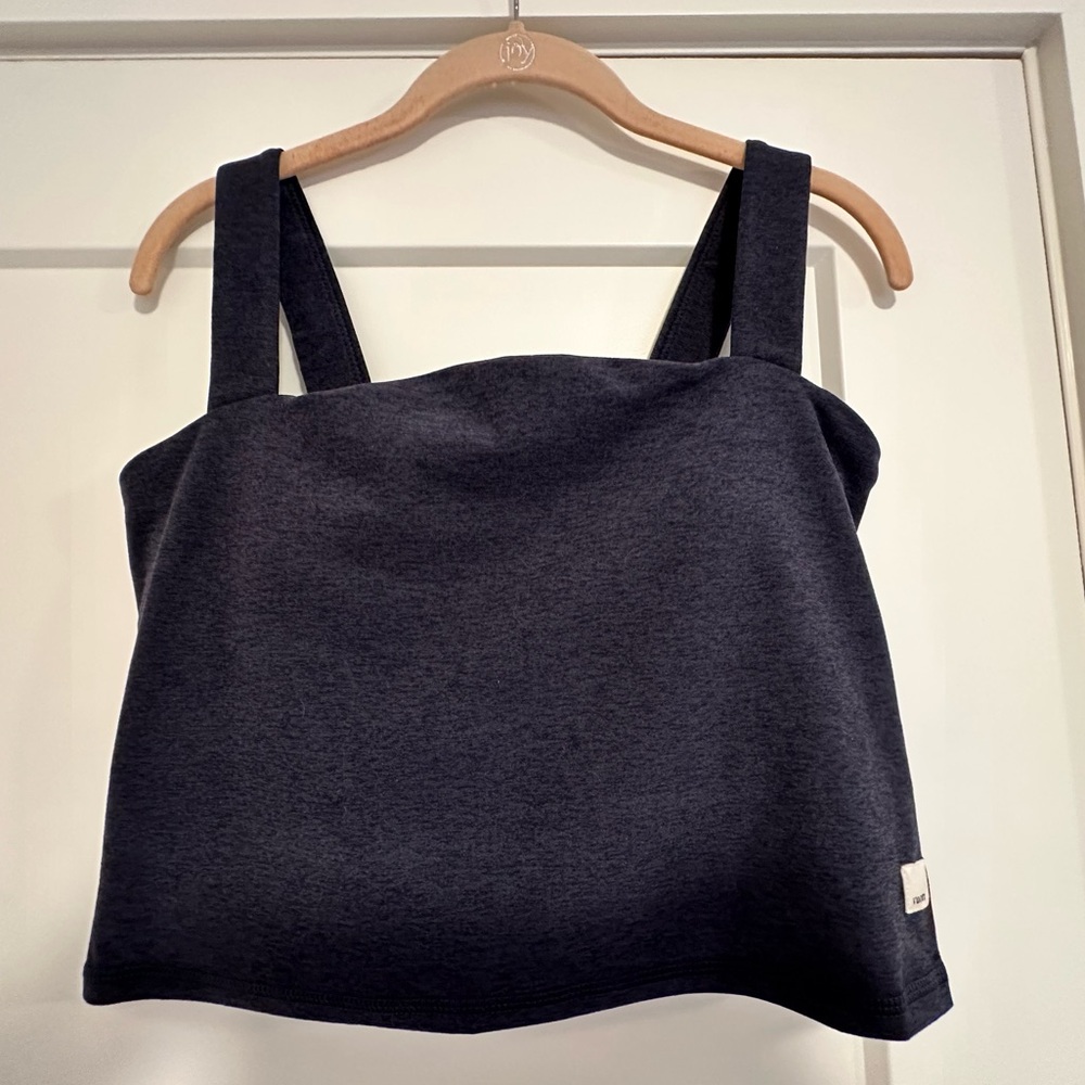 Vuori elevation square neck tank size Large